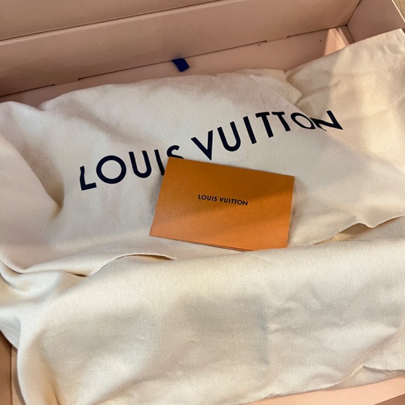 Louis Vuitton Neverfull MM - Picture 7 of 8